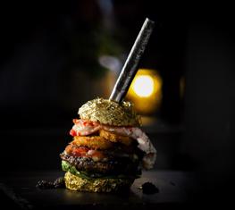 dunyanin-en-pahali-hamburgeri-the-golden-boyun-fiyati-tam-5000-euro
