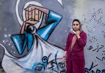 afganistanin-ilk-kadin-graffitici