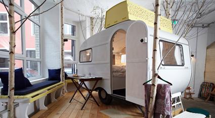 karavan-otel-hutten-palast-berlinde-farkli-bir-konaklama-deneyimi-sunuyor