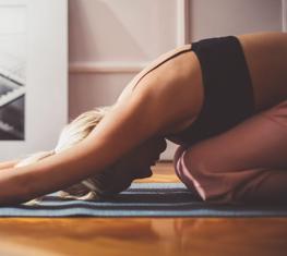yoga-egitmenlerini-konu-edinen-porno-filmlere-talep-patladi